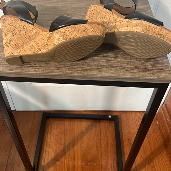 TOMMY HILFIGER BLACK LEATHER WEDGES SANDALS WITH ANKLE STRAPS IN SIZE 7.5 M - Picture 8 of 10